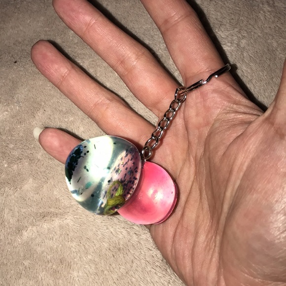 Custom epoxy resin mini mushroom 🍄 keychain New - Picture 2 of 6